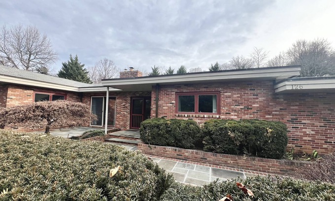 Winchester House | Comfortable Home Near Medical Center in Winchester