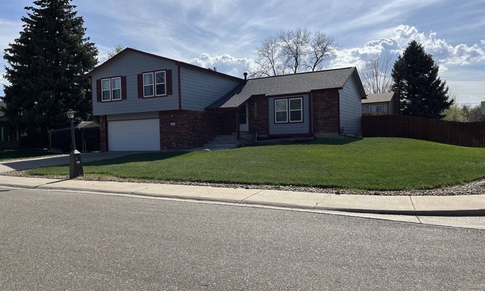 Longmont House | Ideal Retreat near Macintosh Lake with Pool and Breakfast