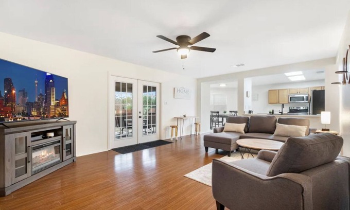 San Antonio House | Ideal Retreat Near Theme Parks & Lackland AFB BMT