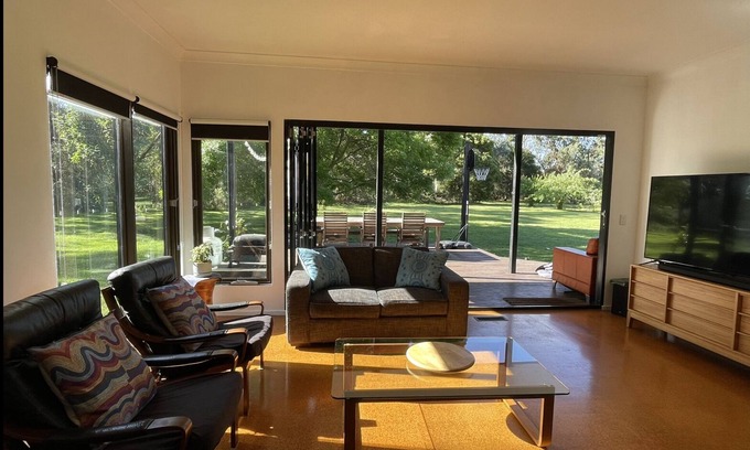 Bittern House | Idyllic Retreat on 1.5 Acres in Mornington Peninsula