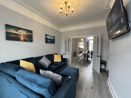 Openshaw Apartment | Welcoming Home for 8 Near Etihad Coop Live & City