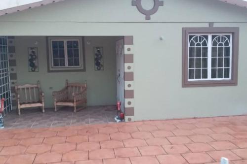 Lisas Gardens House | Family-Friendly Home with Amazing 9.5/10 Guest Reviews
