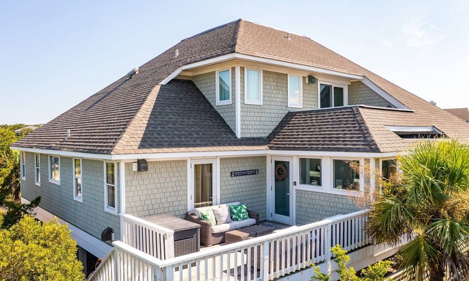 Bald Head Island House | Oceanfront Retreat with Breathtaking Views and Pool Access