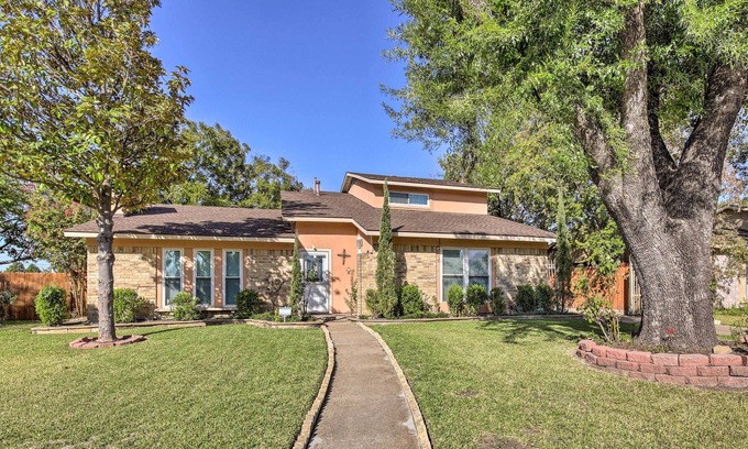 Garland House | Spacious Home w/ Patio < 16 Mi to Dtwn Dallas