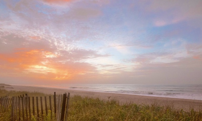 Napeague House | Pet-Friendly Retreat Steps from Ocean Beach in Montauk
