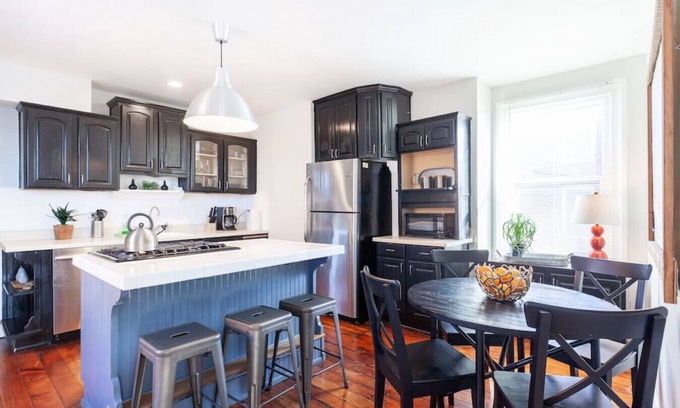 Pendleton Apartment | Convenient Home: Walk to Attractions & Enjoy Free Parking