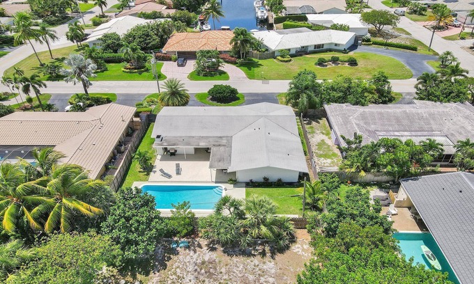 Cypress Lakes House | Elegant Home with Pool Near the Beach - Rated 10/10!