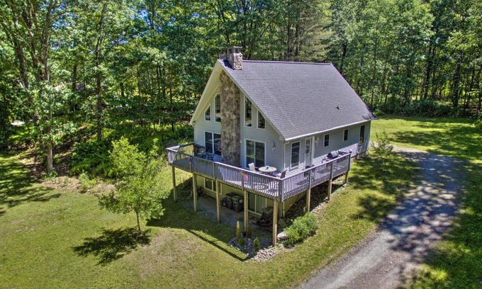 Callicoon House | Tranquil Retreat with Deck and River View Awaits You