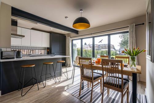Toton Villa | Spacious Home with Garden - Perfect for Families & Groups