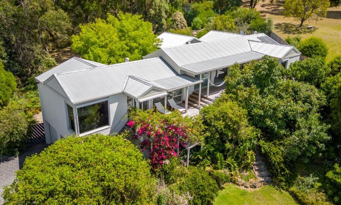 Dromana House | Ocean View Retreat with Hot Tub & Pet-Friendly Amenities