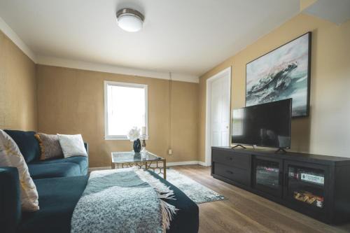 Charlotte House | Pet-Friendly Uptown Retreat with 8.5/10 Guest Ratings