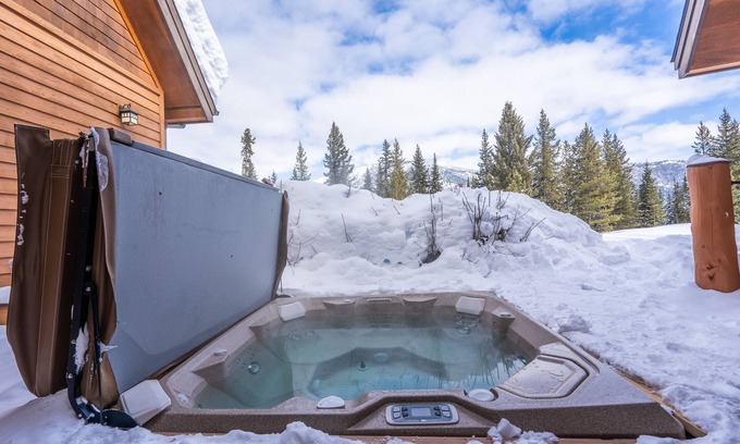 Big Sky House | Inviting Home with Hot Tub, Pool Table & Peaceful Retreat