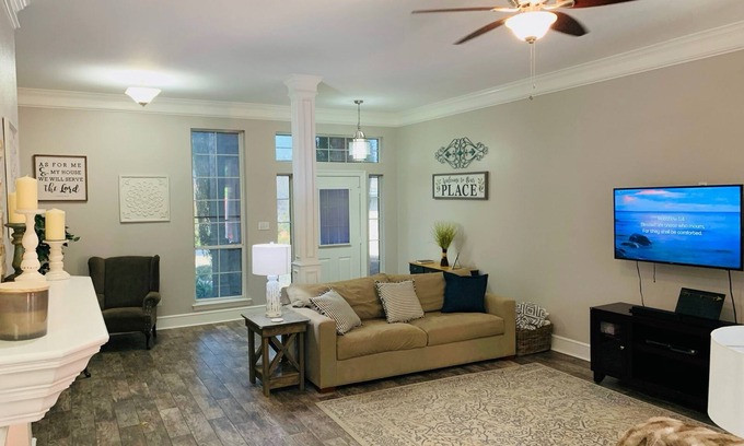 Rockwall House | Inviting Home with Patio & Firepit Near The Harbor Rockwall