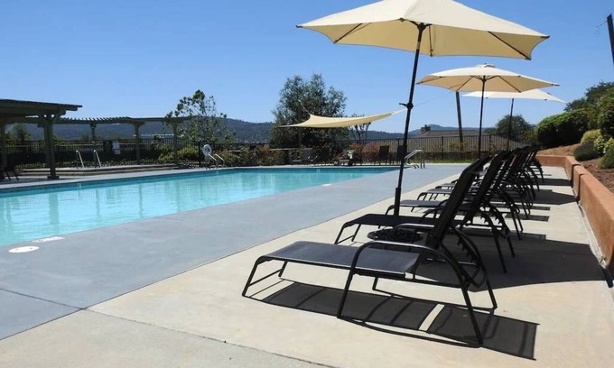 Angels Camp Cottage | Guest Rated 10/10: Treasure Cottage with Golf Course Views