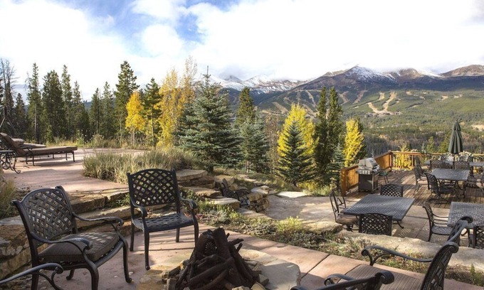 Forest Hills House | Stunning Home with Breathtaking Views & Hot Tub Retreat