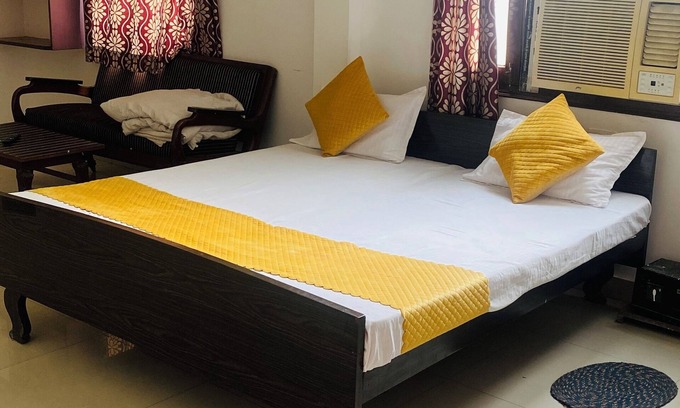 Varanasi Hotel | Spacious hotel in charming Varanasi with WiFi, AC