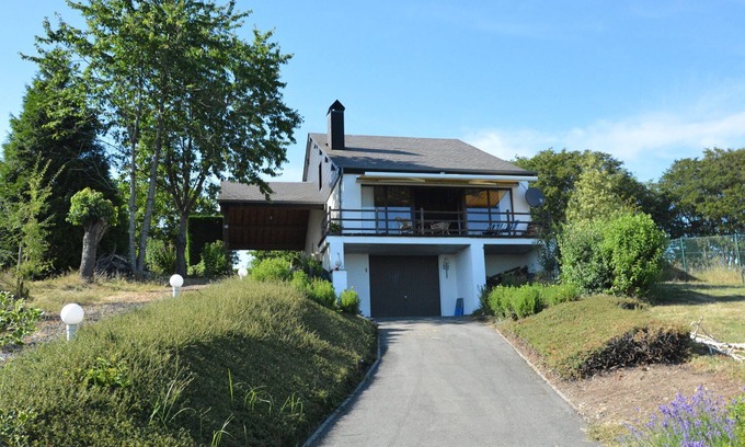 Hastiere-Lavaux House | Stunning House with Beautiful Terrace & Family-Friendly Amenities