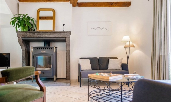 Le Crest House | Idyllic Retreat at Parc des Volcans d'Auvergne