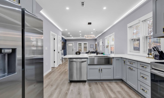 Villa Heights House | Pet-Friendly House in Charlotte with Top Review Score