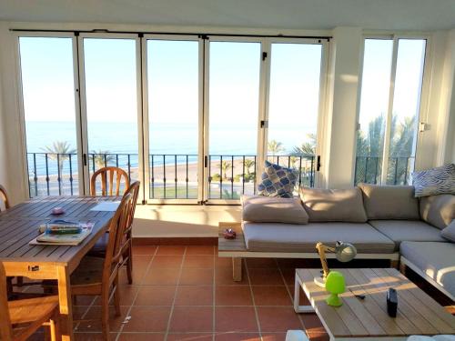 Aguadulce House | Spacious house in Roquetas de Mar, 140 m², shared pool