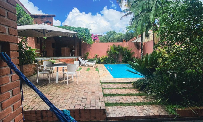 Carapicuiba House | Cozy Retreat with Fireplace and BBQ for Memorable Getaways