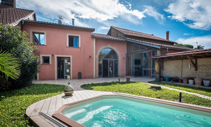Marciac House | Cozy Holiday Home 'Maison Avec Piscine' with Private Pool