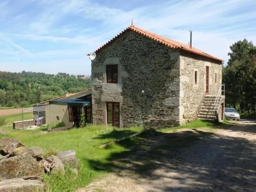 Maceira Apartment | Cozy Apartment in Cerdeira with Family-Friendly Amenities