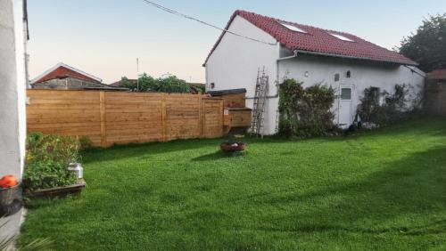 De Beis House | Relaxing House with Jacuzzi in Tongeren, Family and Pet Friendly