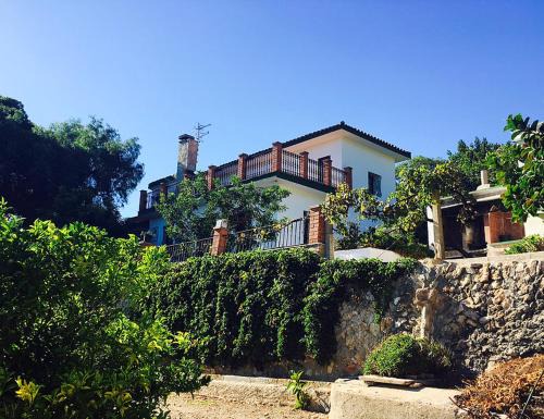 Tortosa House | Relaxing Poolside Retreat in Tortosa - Pet Friendly