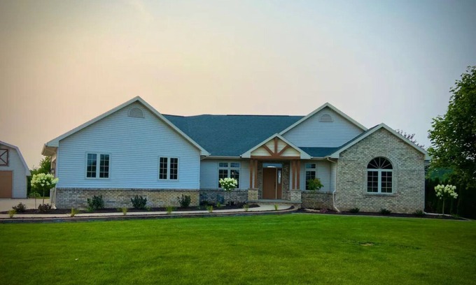 Larsen House | Tranquil Home with Yard & Hot Tub near EAA Grounds
