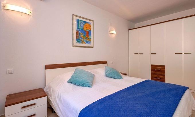 Krizna luka Apartment | Inviting Hvar Town 3 Bedroom Apartment with Ocean View