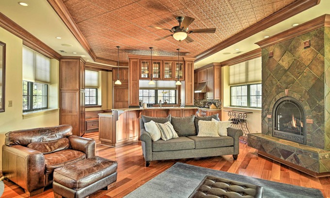 St. Joseph Historic Neighborhood Apartment | Modern Indianapolis Condo with Private Gym and Family Amenities