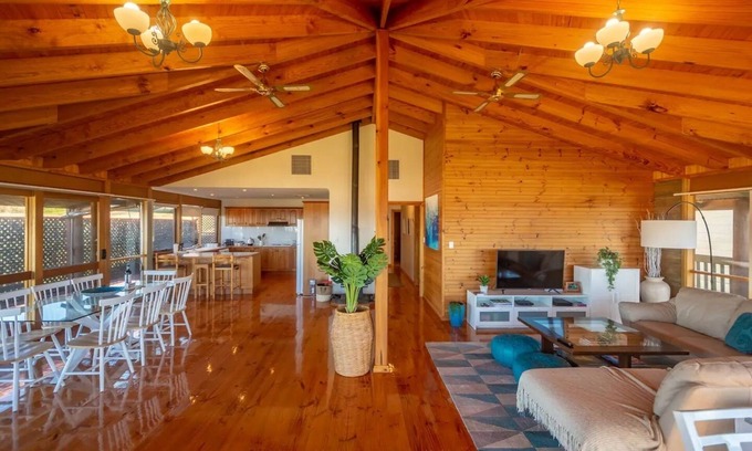 Encounter Bay House | Inviting Home with Ocean Views & Pet-Friendly Amenities