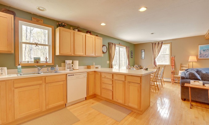 Jay Cabin | Scenic Jay Peak Vacation Rental with Spa and Mountain Views