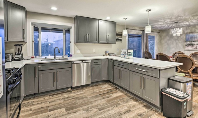 Kent House | Spacious Kent Home ~ 17 Mi to Dtwn Seattle!