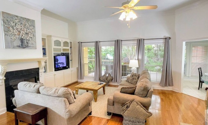 Hattiesburg House | Pet-Friendly King Suite with Relaxing Patio & Great Amenities