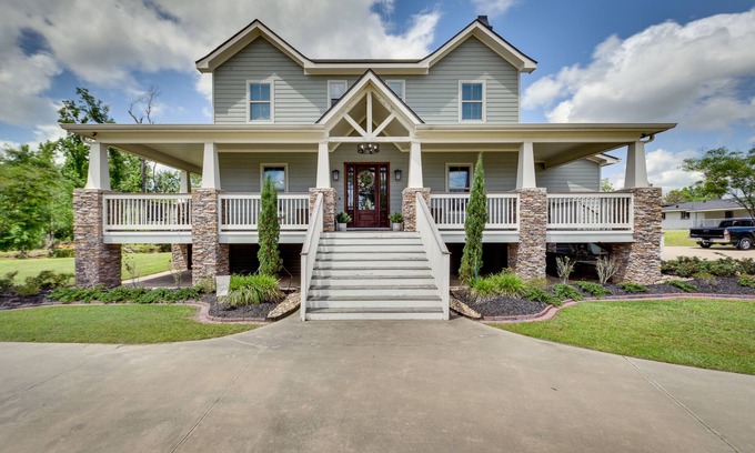 Prien House | Pet-Friendly Lake Charles Craftsman with Spa & Breakfast