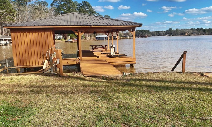 Eatonton House | Family-Friendly Lake House with Hot Tub and Game Room Fun
