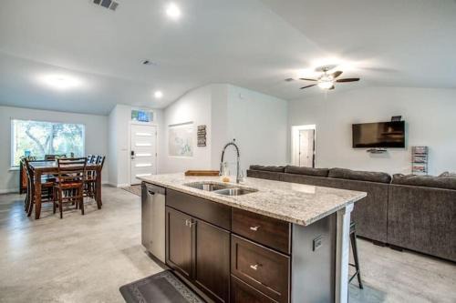 Lago Vista House | Lake Travis Getaway with Pool and Boat Parking