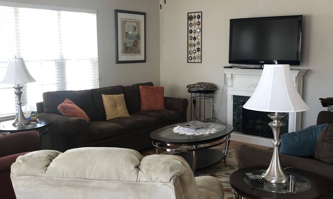 Red Hill House | Inviting Lake View Retreat in Conway, Myrtle Beach Area
