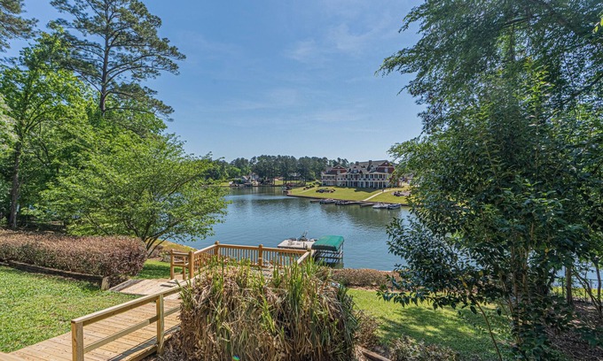 Milledgeville House | Ideal Lakefront Retreat with Pool and Ocean View