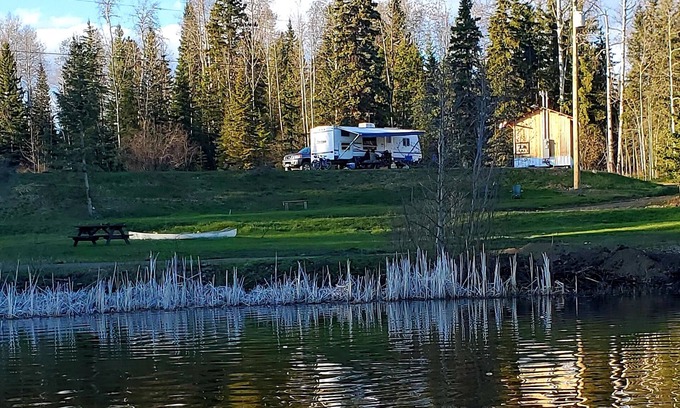 Bridge Lake RV Rental | Pet-Friendly Lakefront Campsites for Family Adventures
