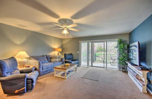 Camdenton Apartment | Lakefront Condo with Pool Access and Family-Friendly Vibes
