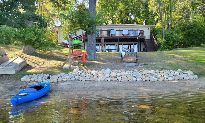 Sister Lakes House | Lakefront Retreat on Tranquil Cable Lake - Rated 9.6/10