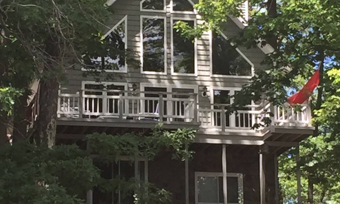 Fountain House | Unwind by the All-Sports Lake Near Ludington's Finest