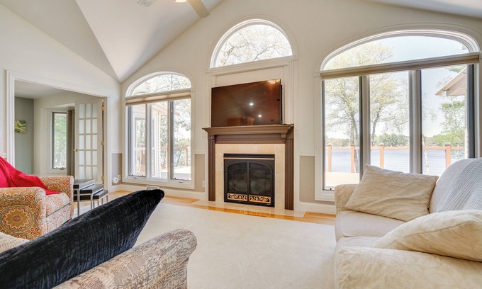 Chetek House | Guest Rated 10/10: Lakefront Home with Sunroom Getaway
