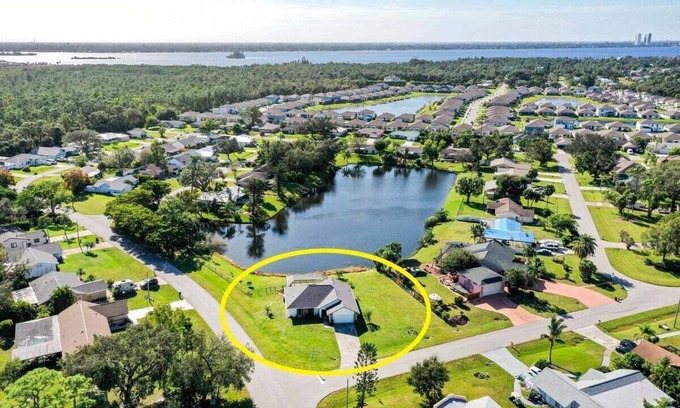 North Fort Myers House | Private Pool Retreat at Horizon Oasis with Lake Views