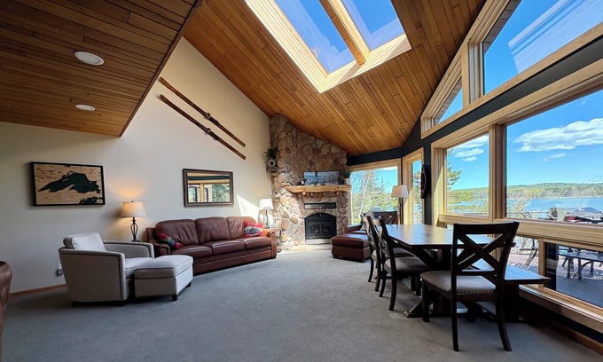 Two Harbors Condo | Tranquil Lakehome Near Superior's North Shore Attractions
