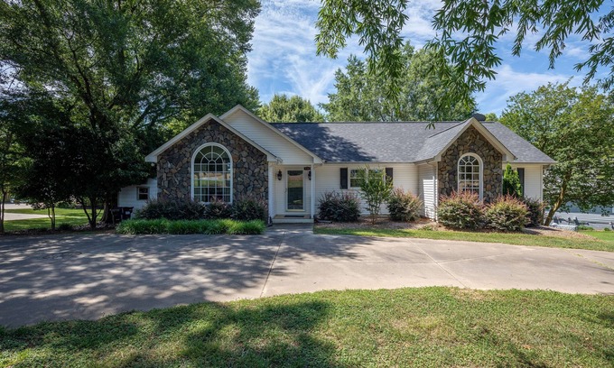 Norwood House | Lakehouse Retreat with Ocean View and Hot Tub - Guest Rated 9.8