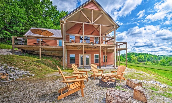 Mammoth Cave House | Ideal Lakehouse Retreat with Pool at Mammoth Cave